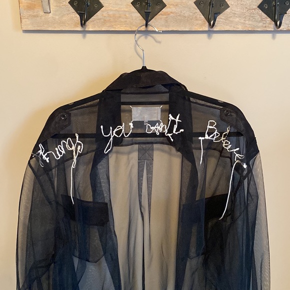 Writing in back says “things you can’t believe” - Picture 2 of 4